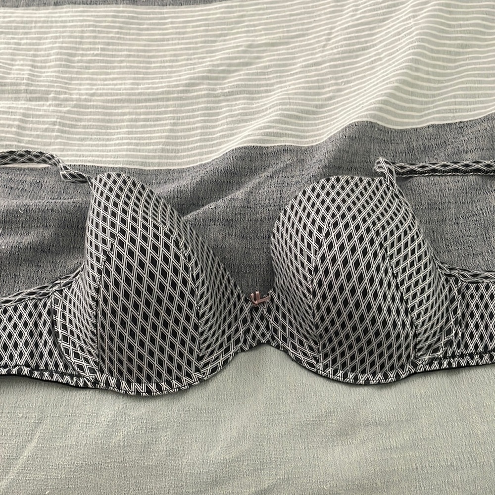 Lane Bryant Cacique 42 DD convertible Bra